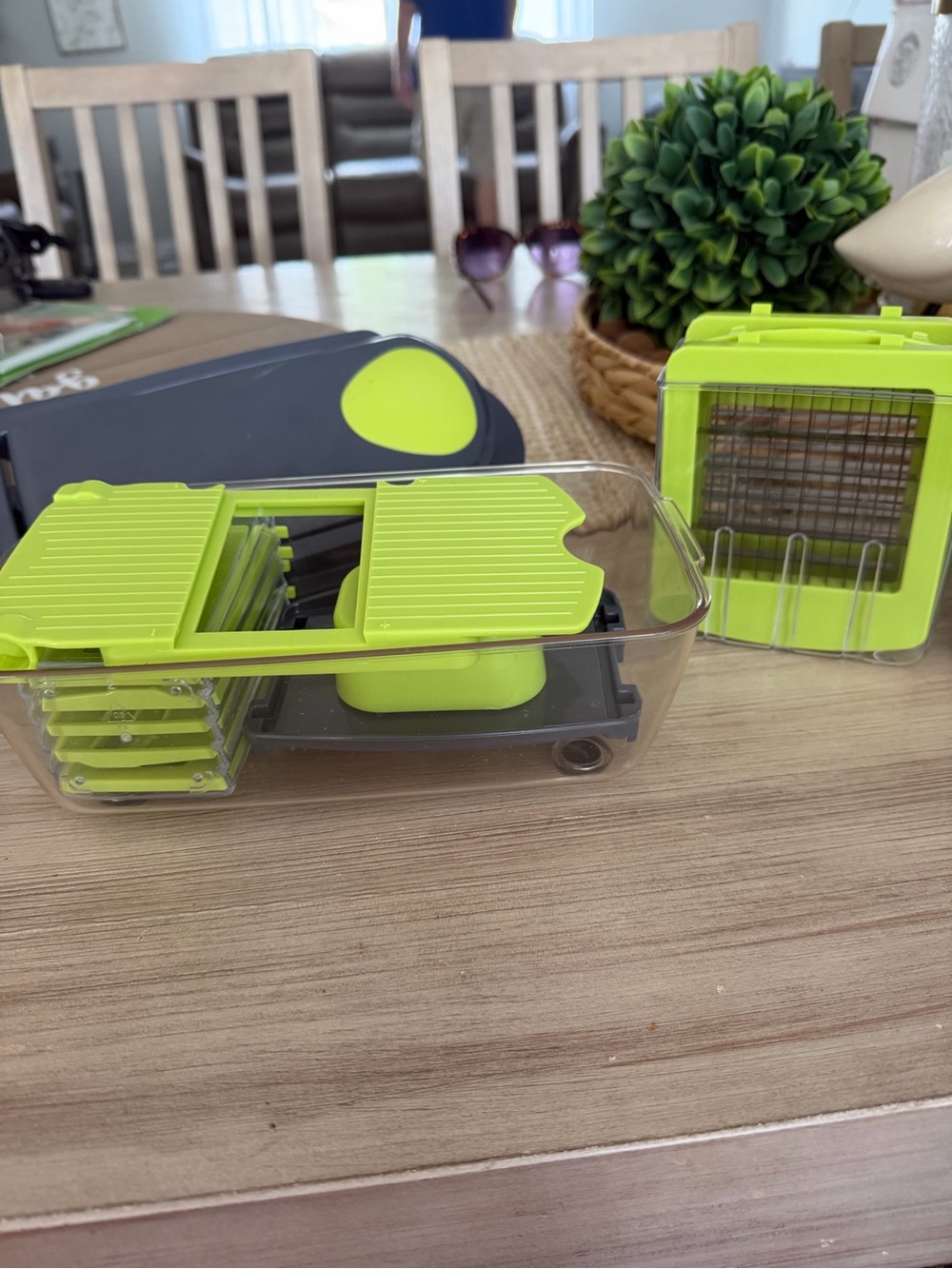 Mueller Pro-Series Multi Chopper/Slicer in Black and Lime - Picture 2 of 4
